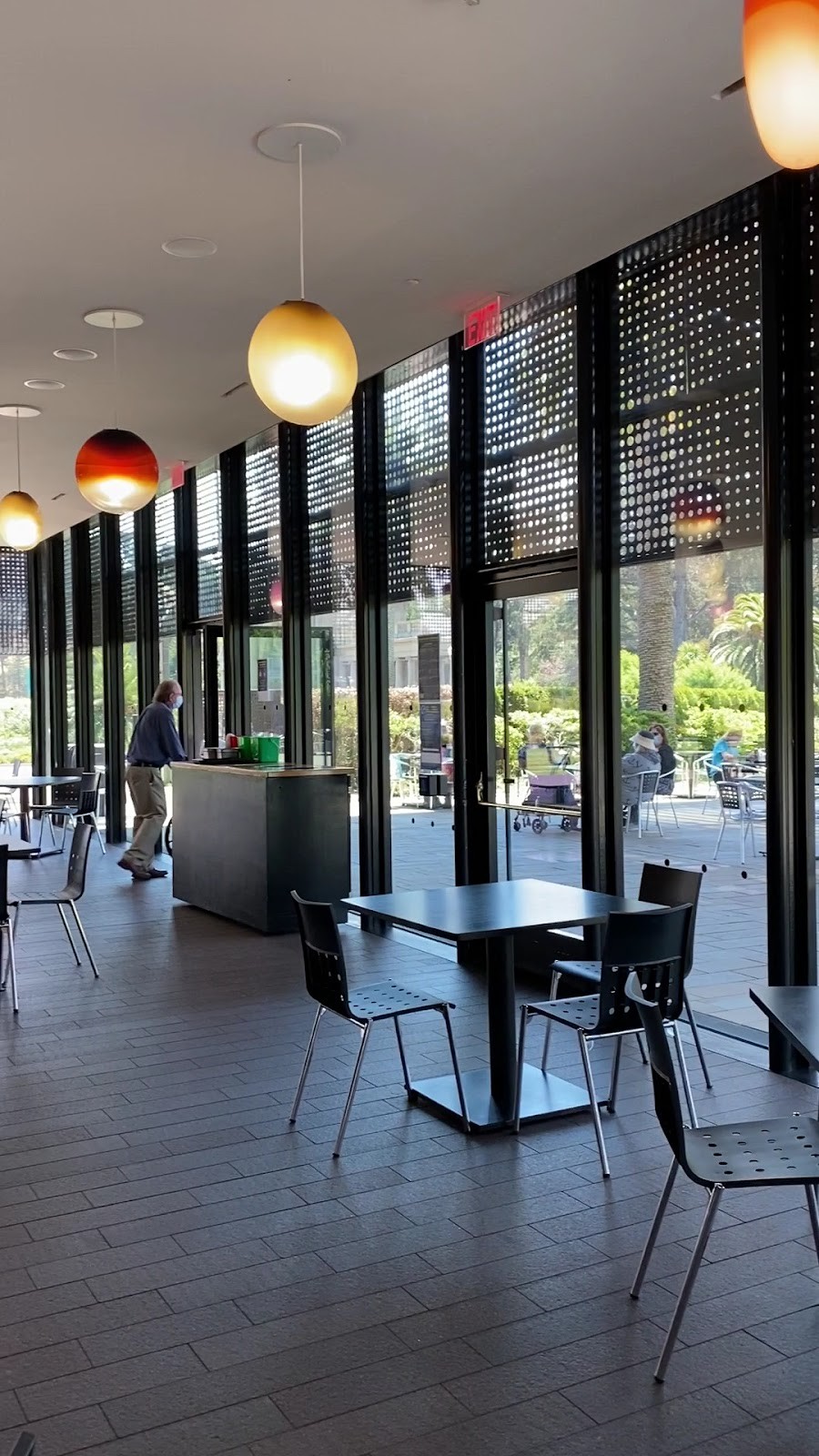 de Young Café: the place