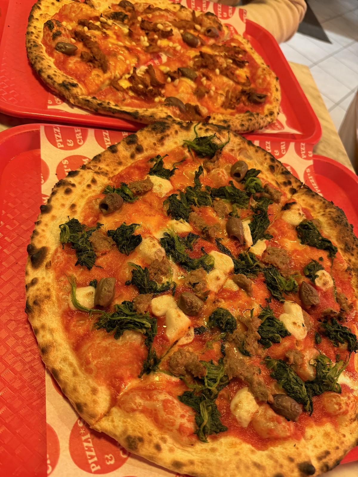 Pizzis and Cream: food & drinks