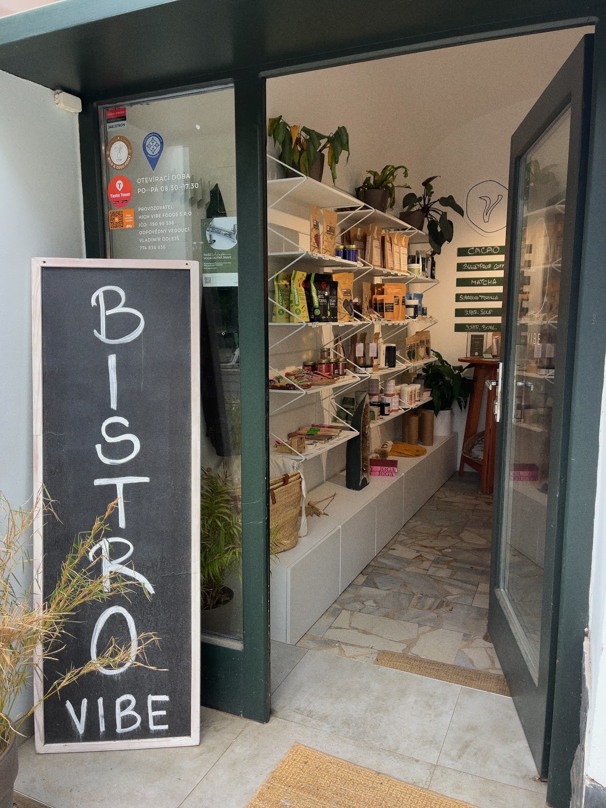VIBE Superfood Bistro: the place