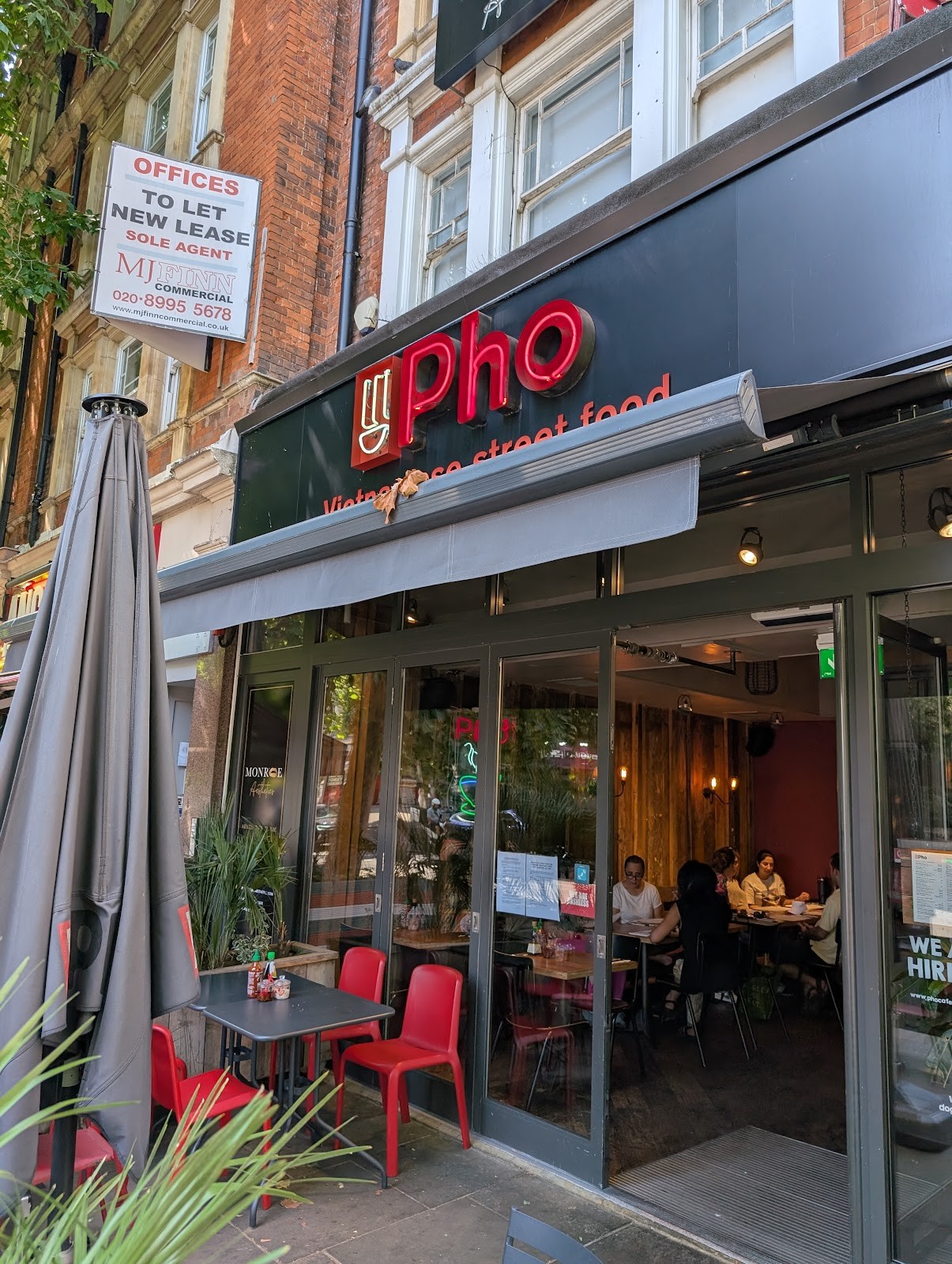 Pho Ealing: the place
