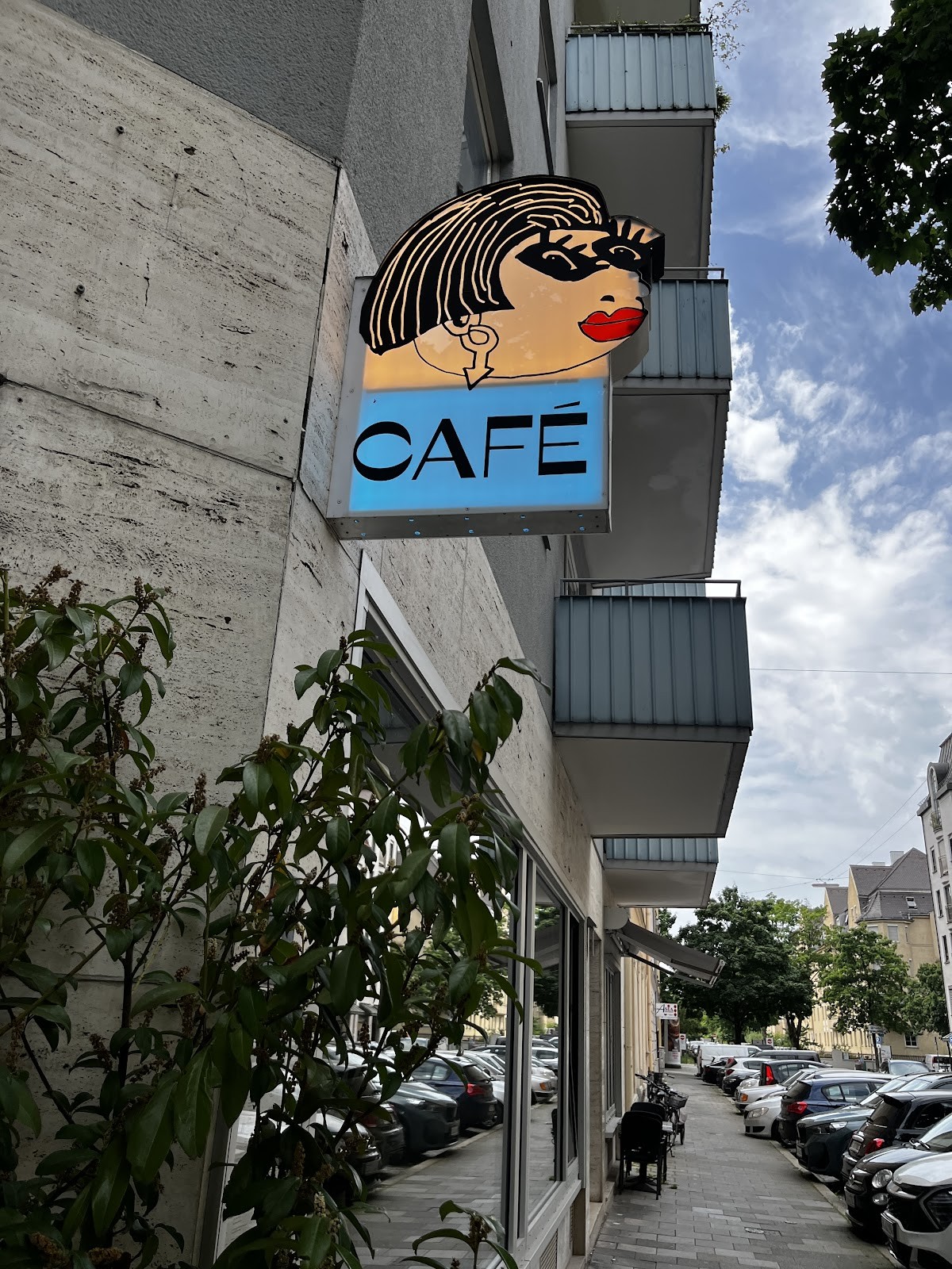 Madam Anna Ekke: the place