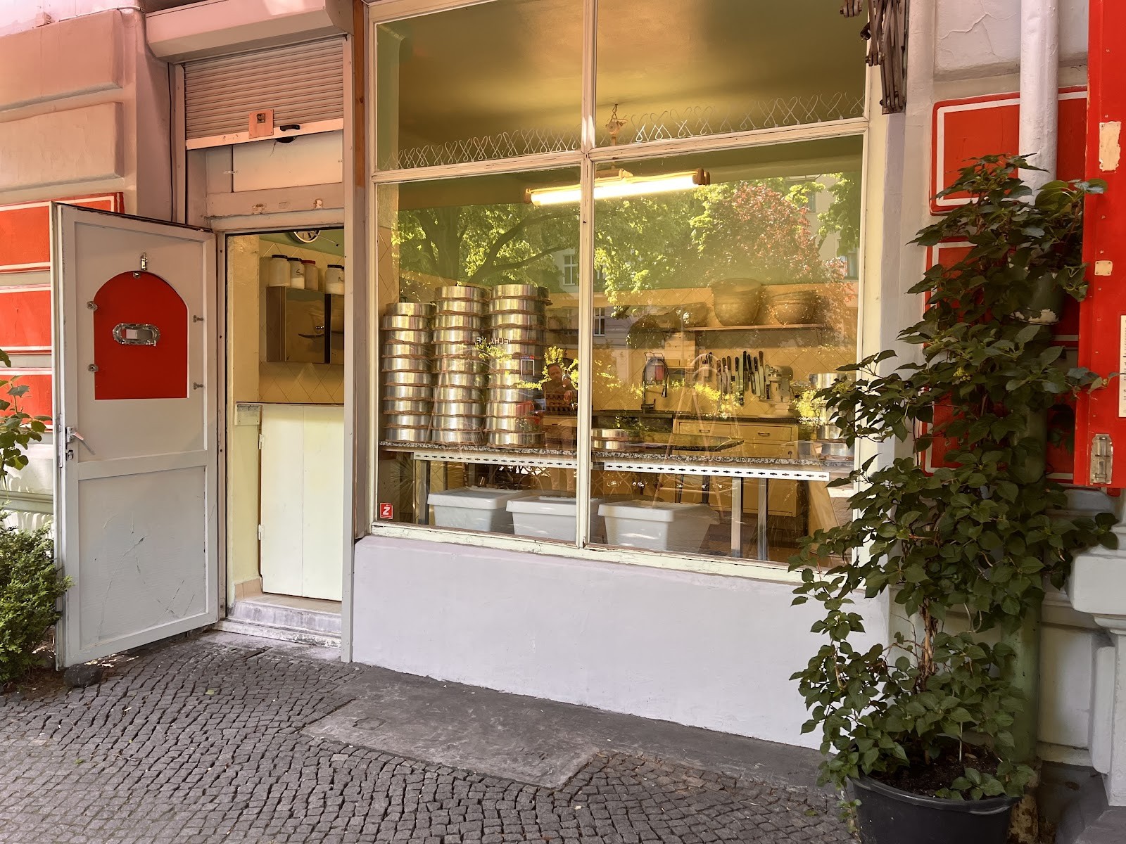 Mr. Minsch: the place