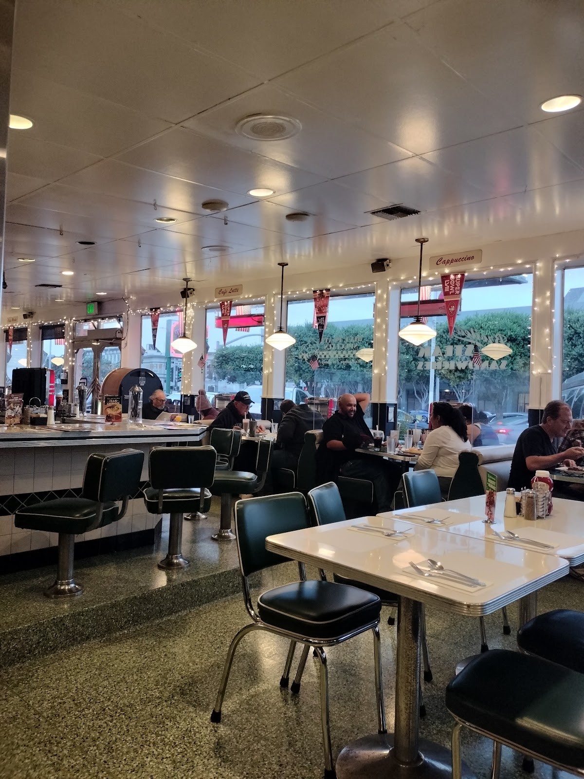 Mel's Drive-In: the place