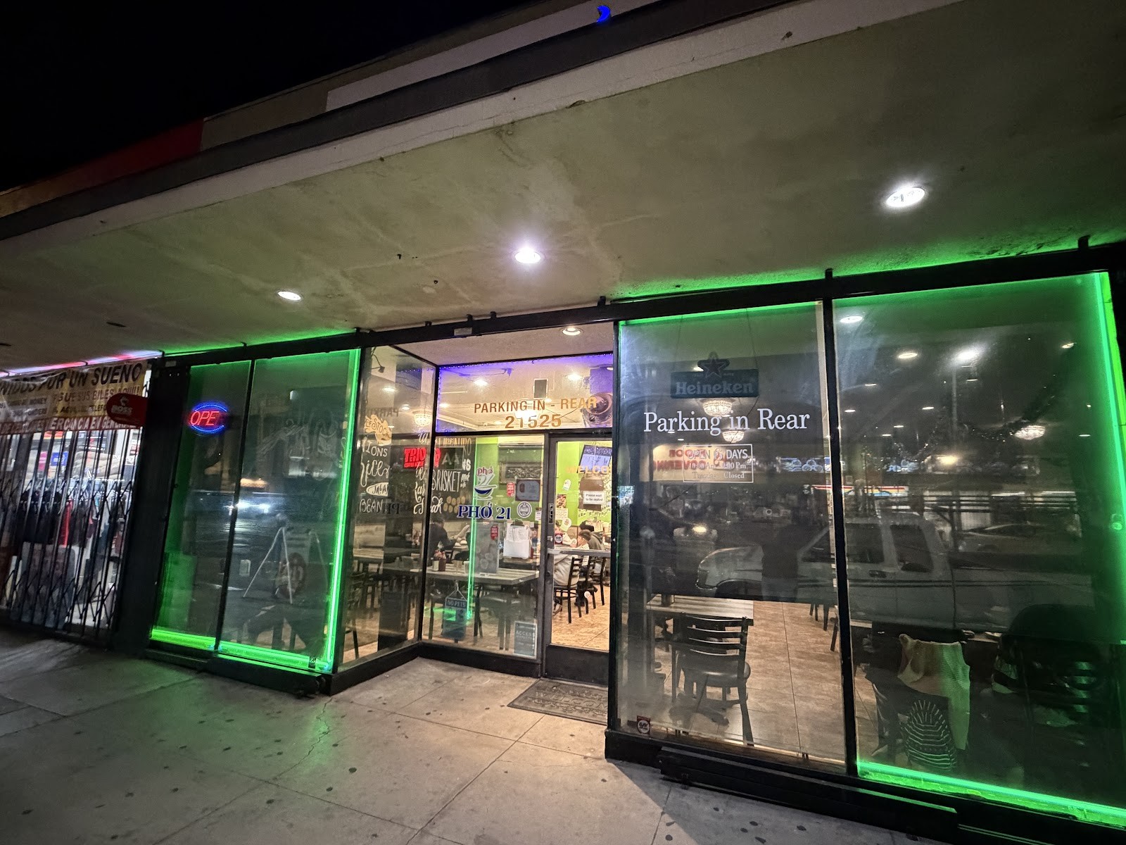 Phở 21: the place