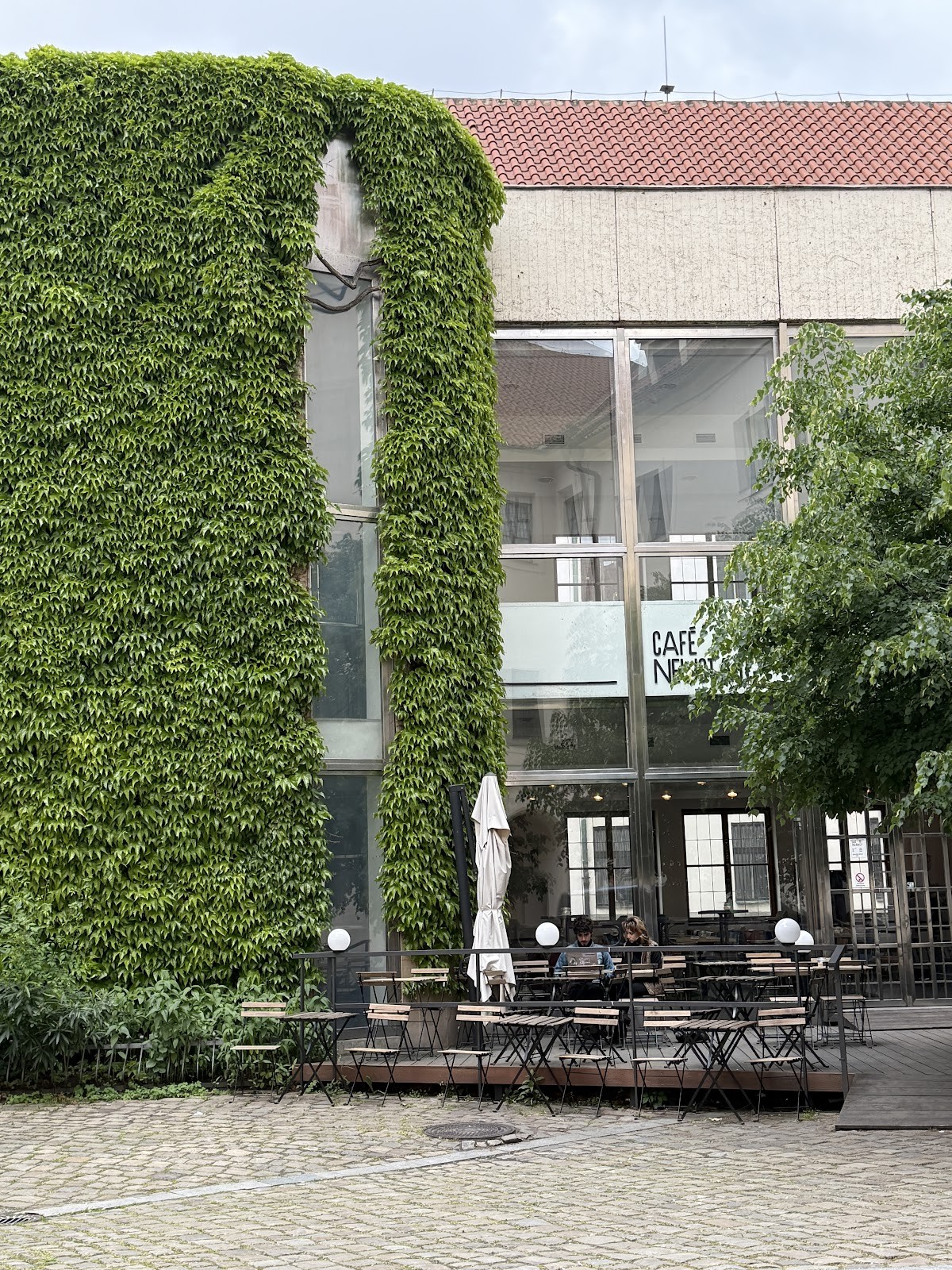 Cafe Neustadt: the place