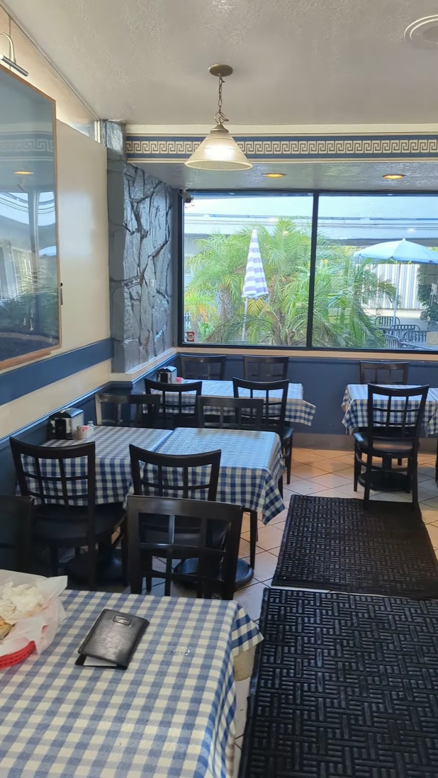 Aliki's Greek Taverna: the place