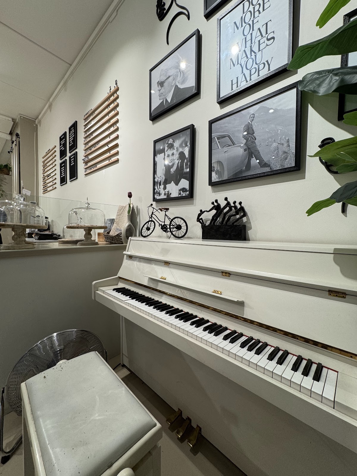 Coffee & Cakes: the place