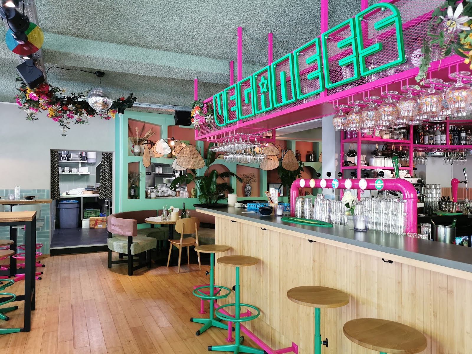 Veganees | Vegan Aziatisch Streetfood Restaurant: the place