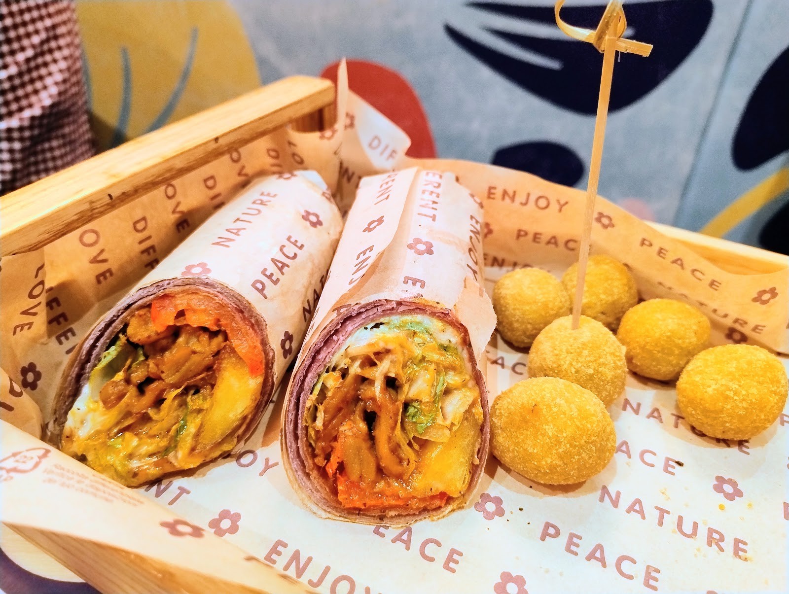 Flower Burger: food & drinks