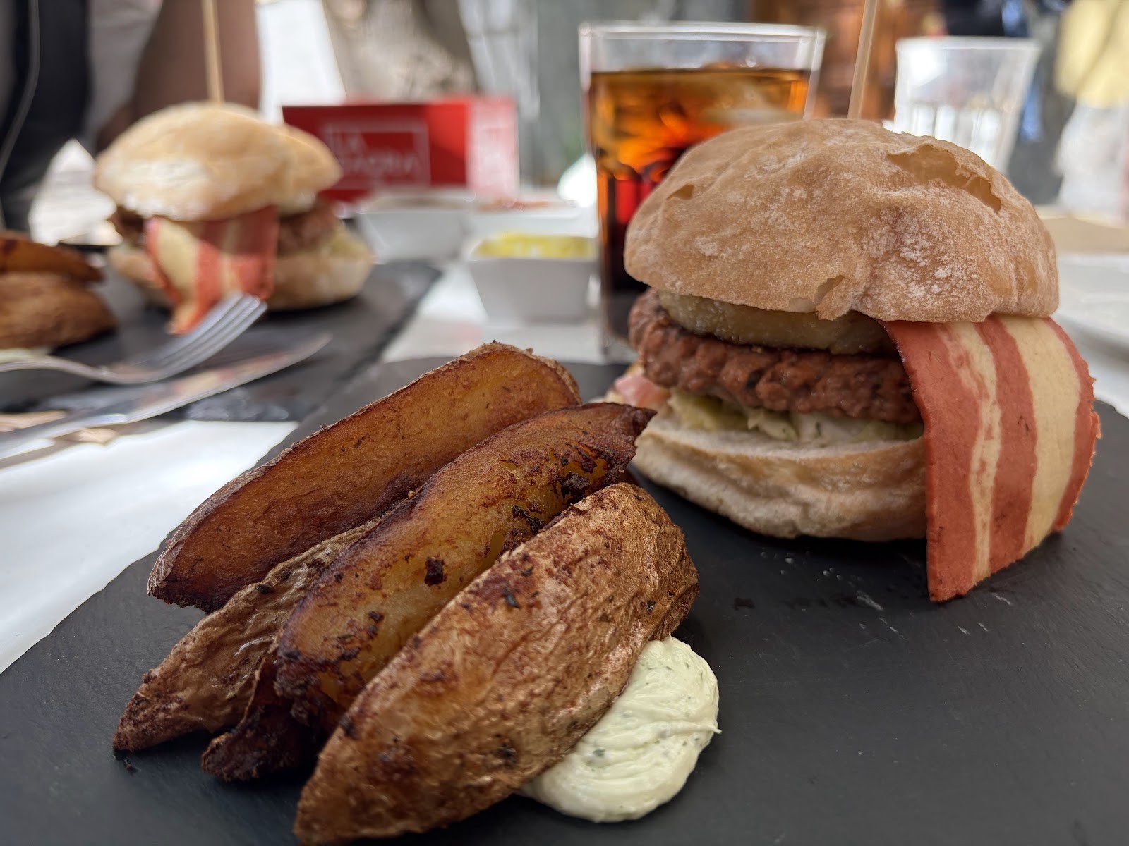 Santa y Pura Vegan Bar: food & drinks
