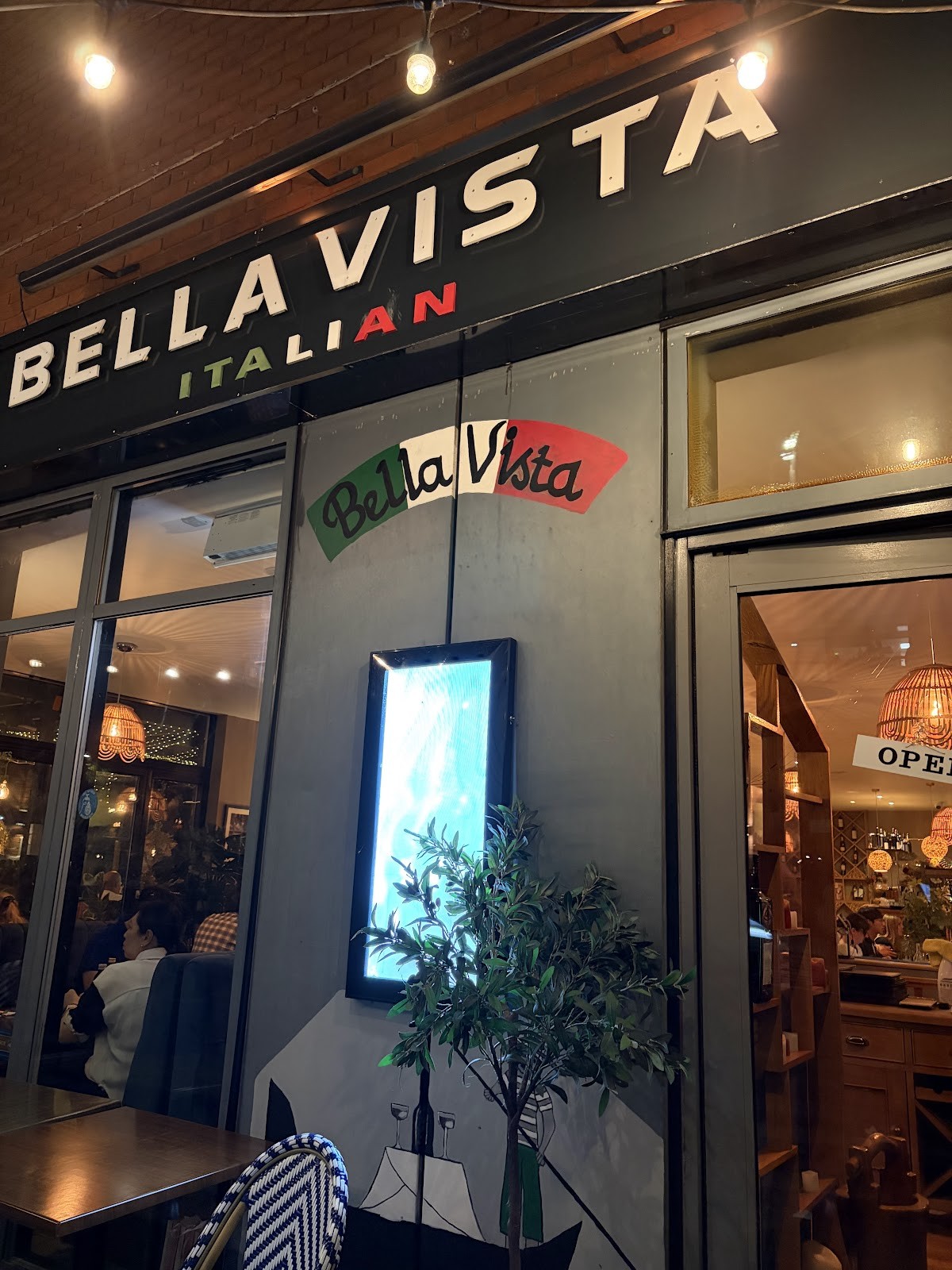 Bella Vista: the place