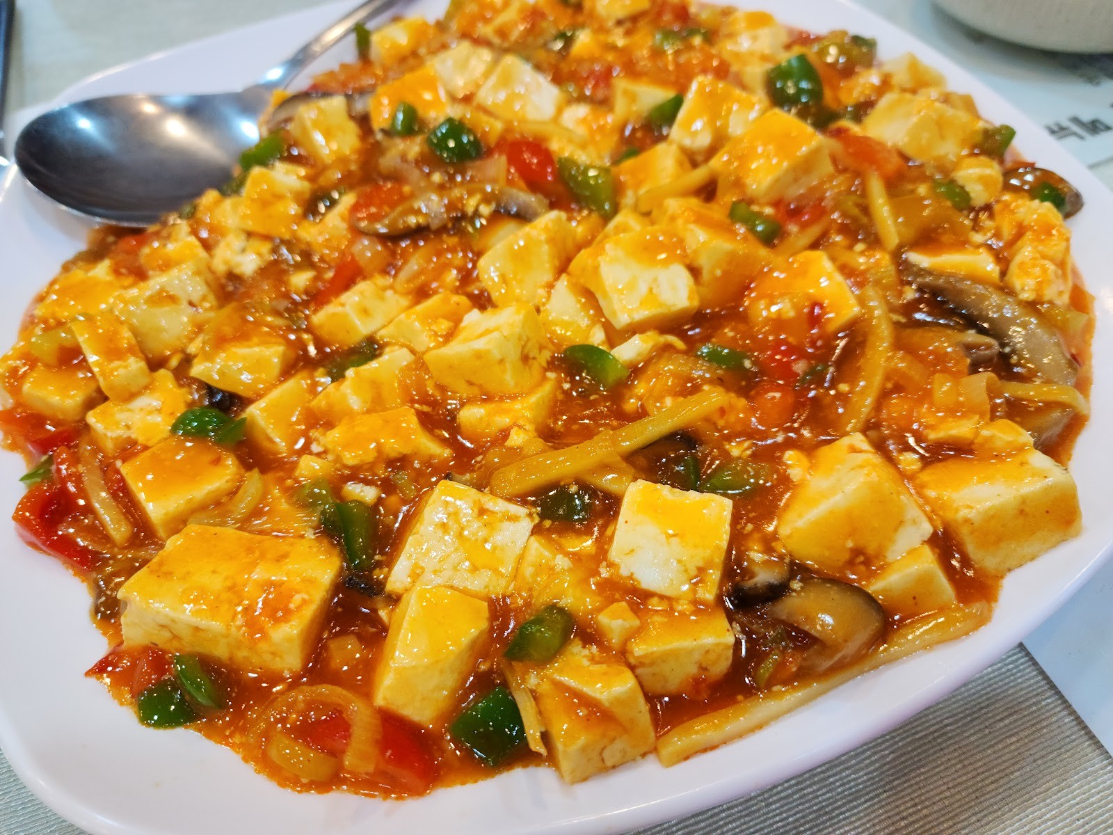 Hwang-Geumlyong 황금룡: food & drinks