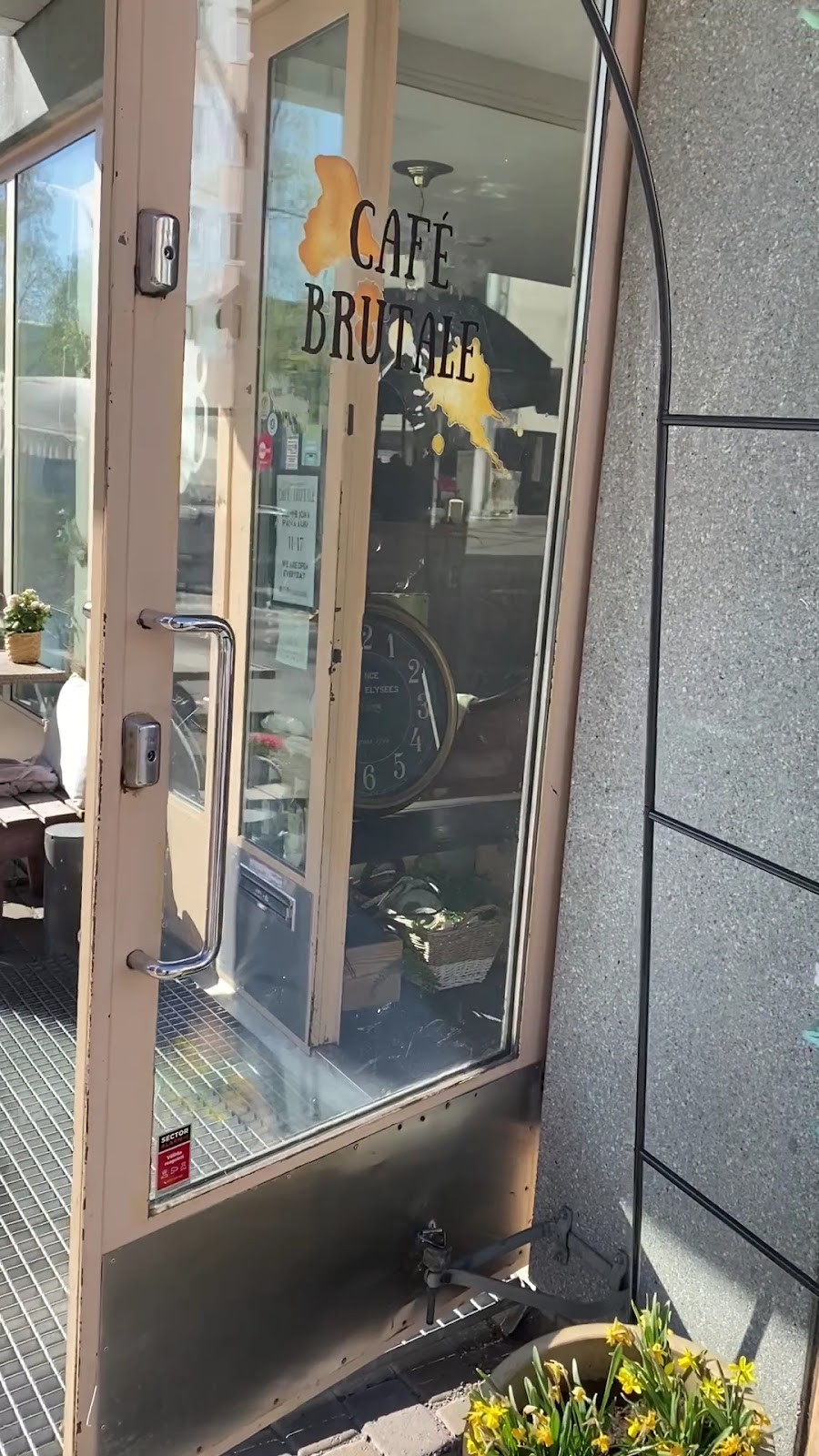 Cafe Brutale: the place
