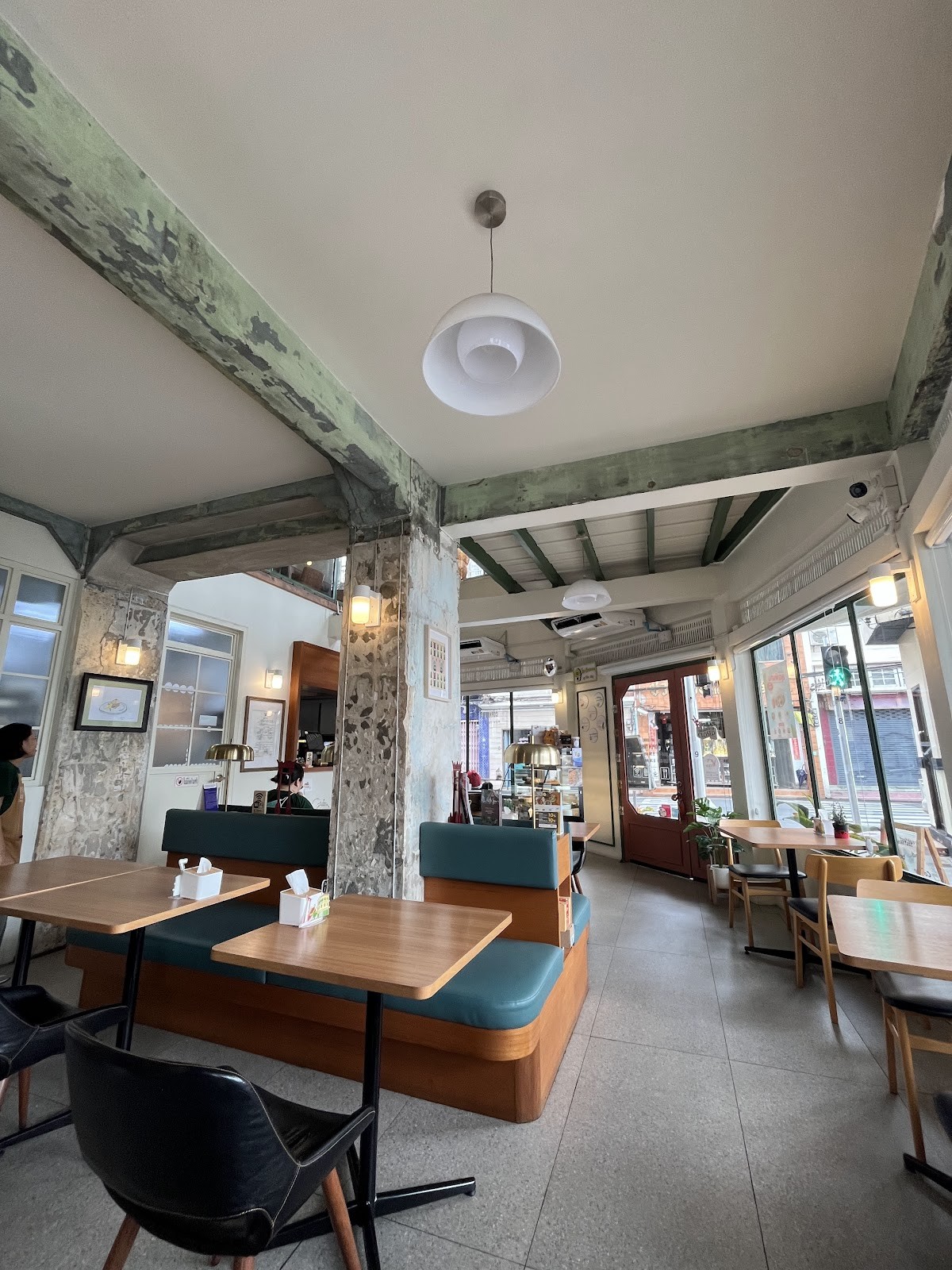 CORNER 144: the place