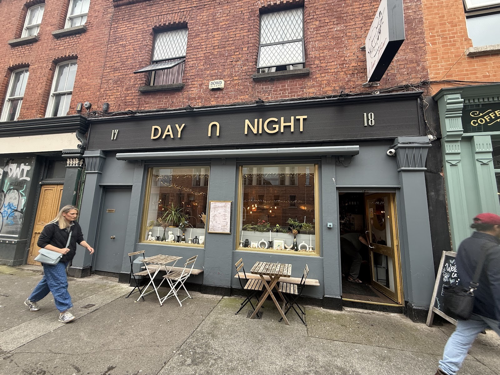 Day n Night: the place