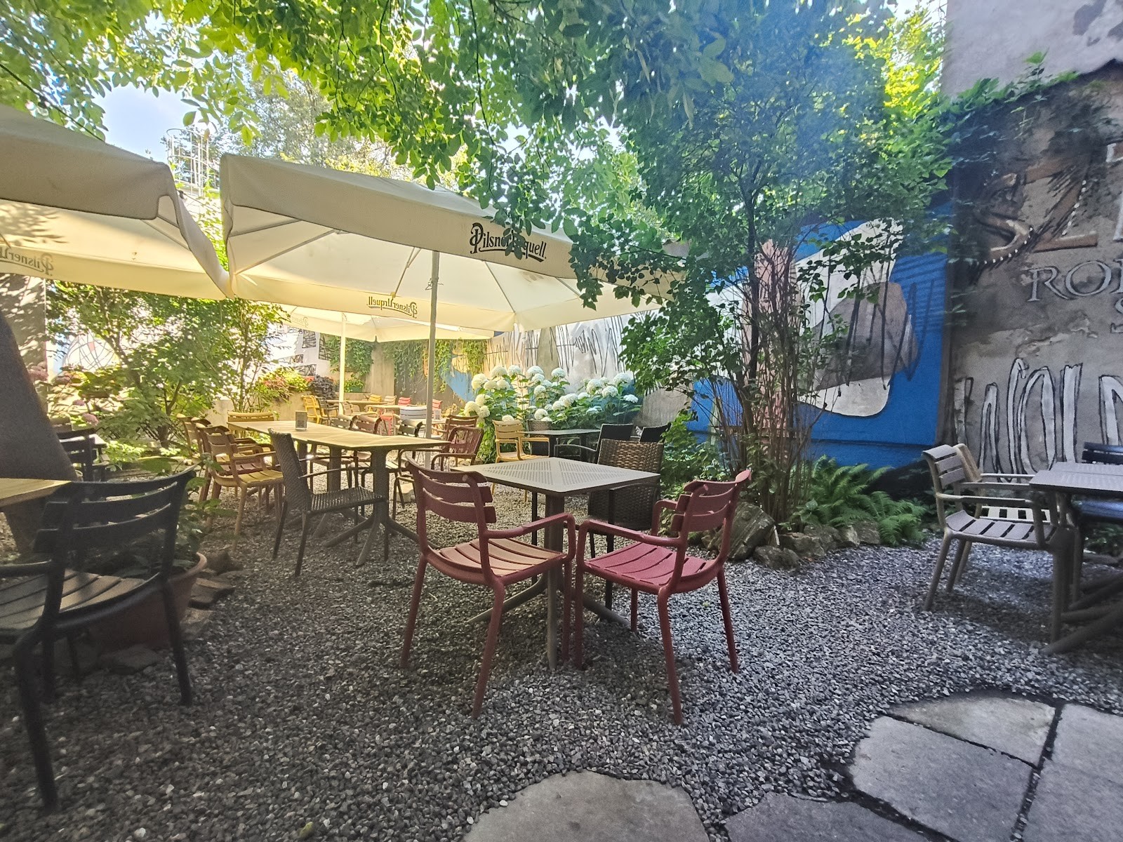 2 Okna Cafe: the place