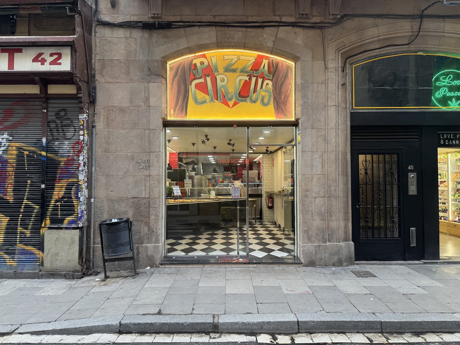 Pizza Circus: the place