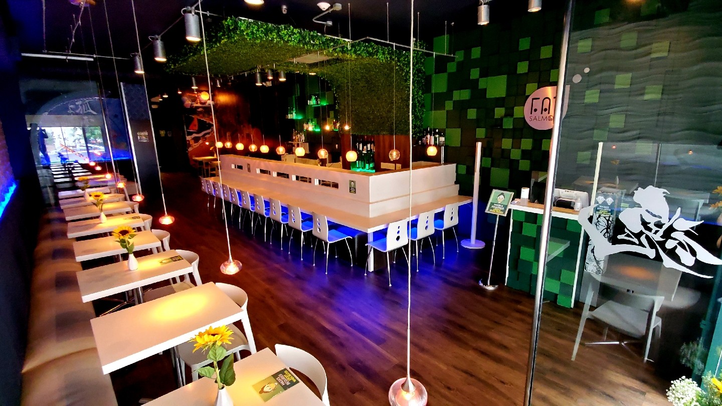 Fat Salmon Sushi: the place