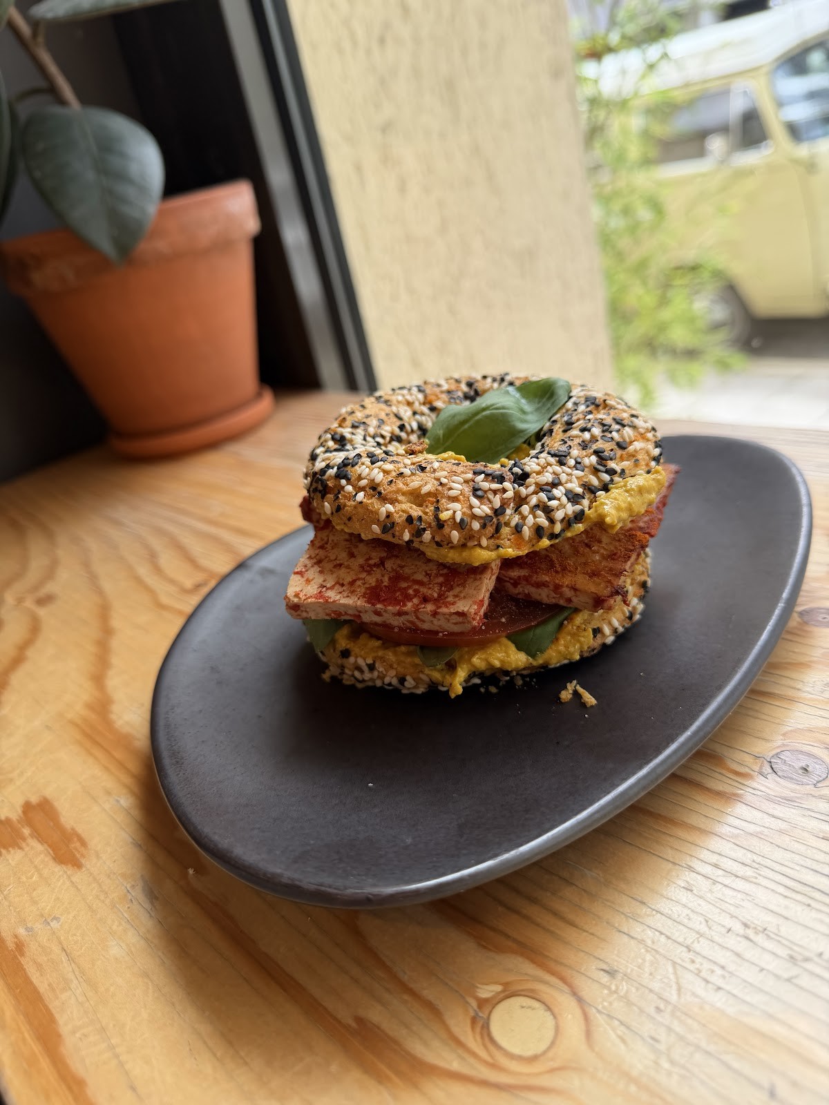 JOY OF MADHU München: food & drinks