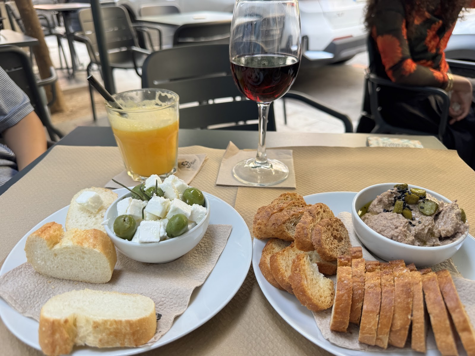 Café Madrigal: food & drinks