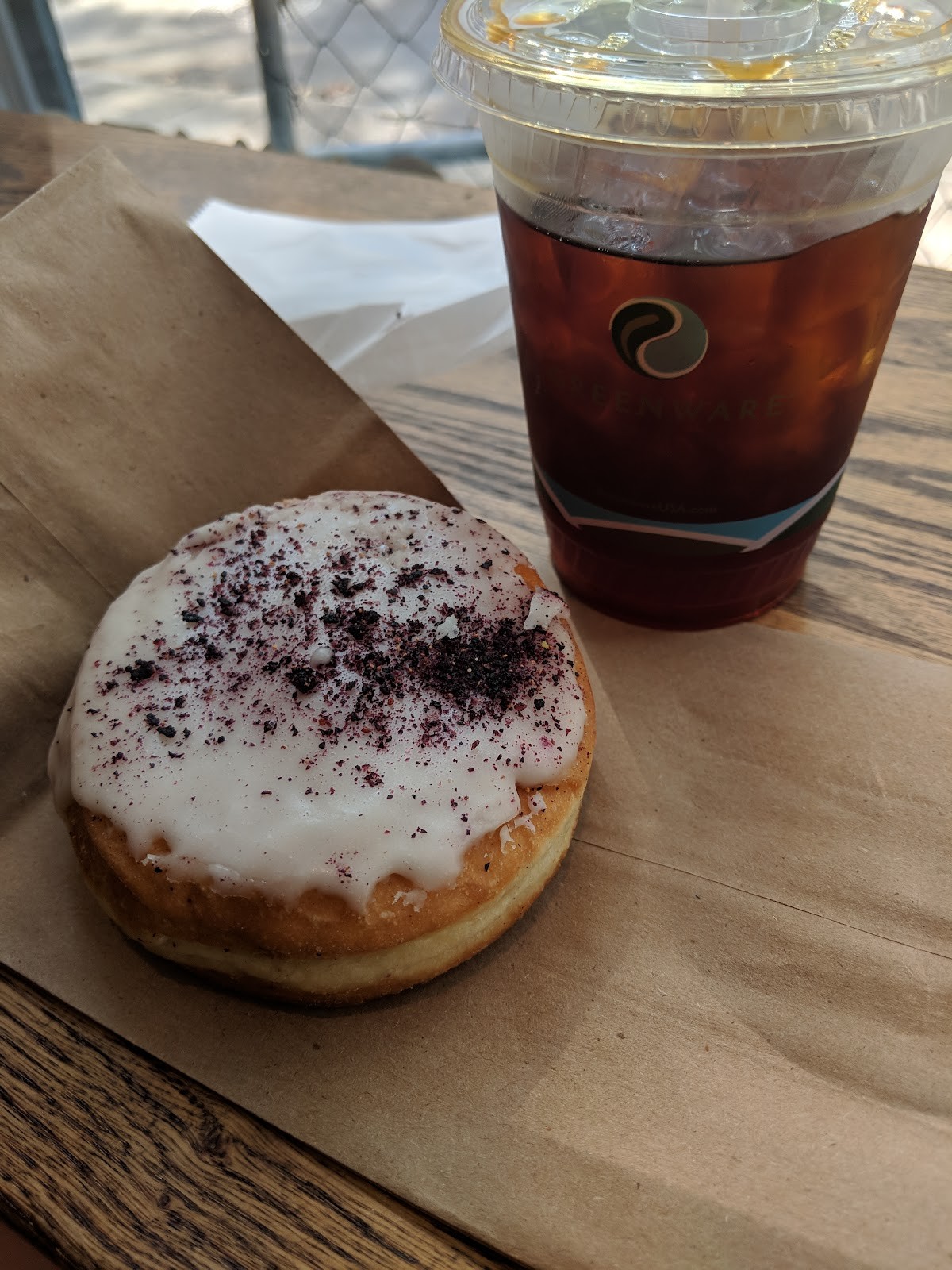 Dottie's Donuts: food & drinks