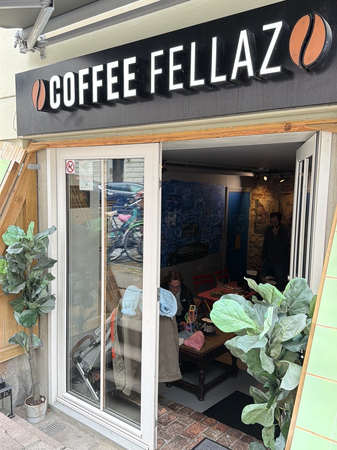 Coffee Fellaz: the place