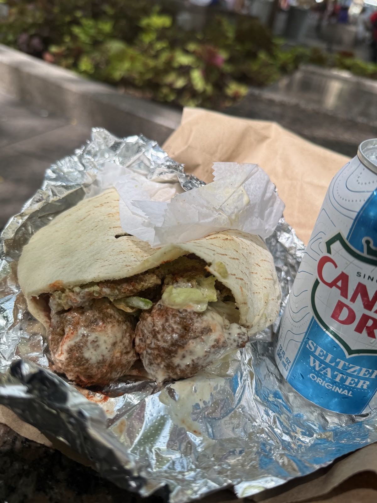 Sam's Falafel Stand: food & drinks