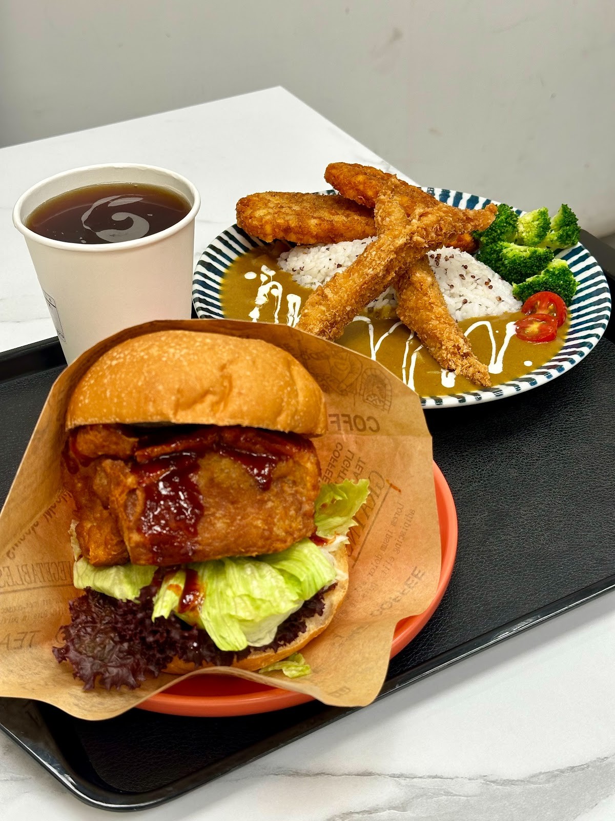 蔬醒 Vege Burger植物肉漢堡/蔬食炸物專門店: food & drinks