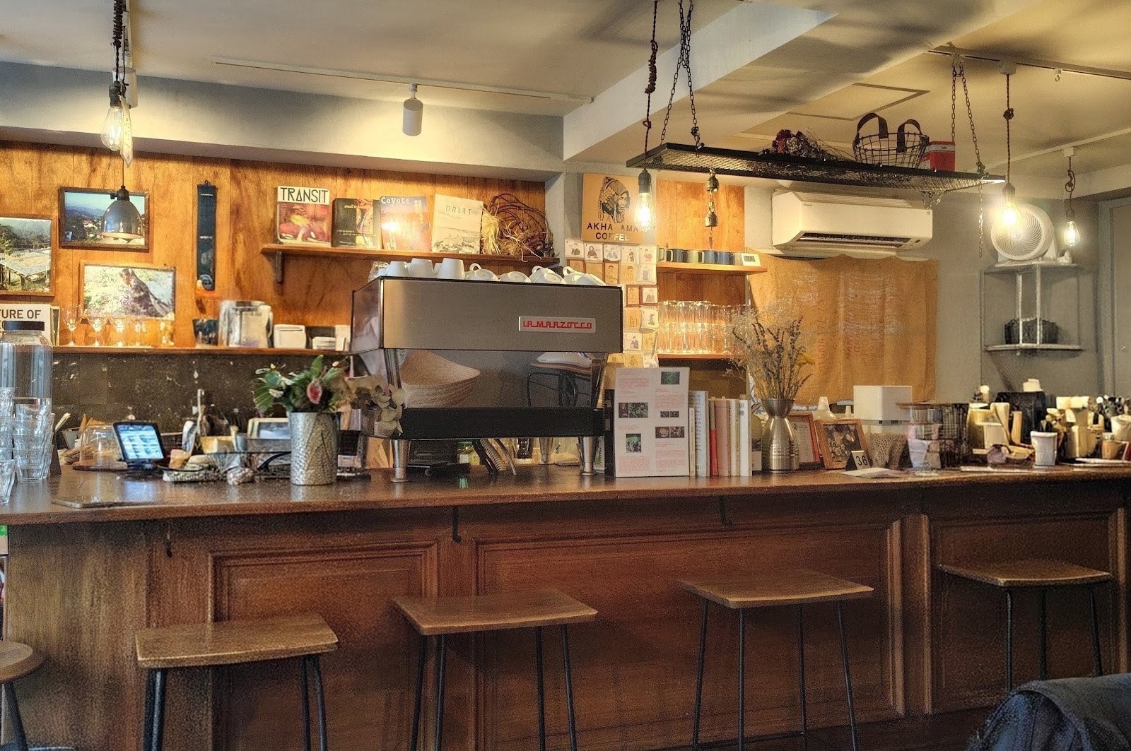 Akha Ama Coffee Kagurazaka: the place