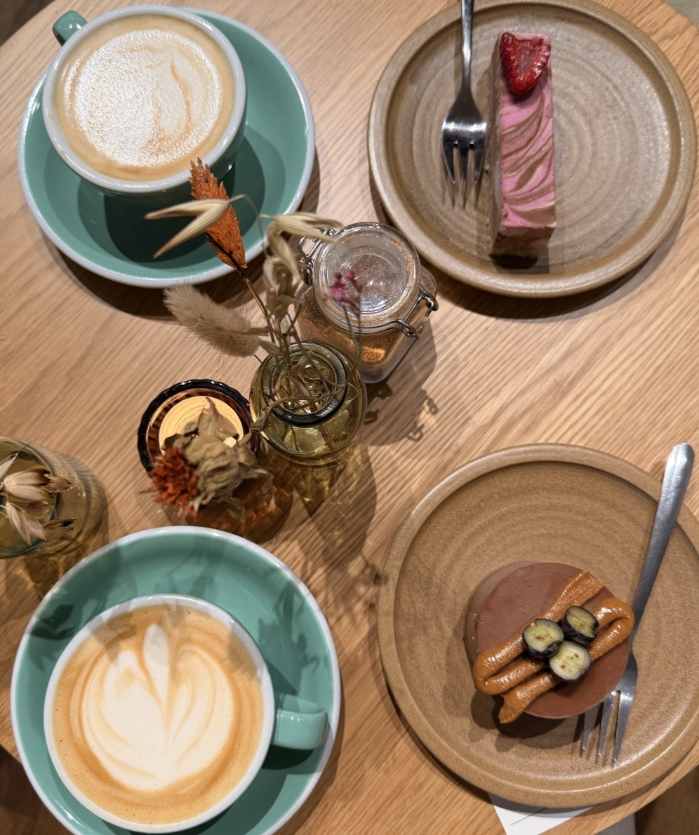 Plants & Cakes - Raw Cakery & Juice bar: food & drinks