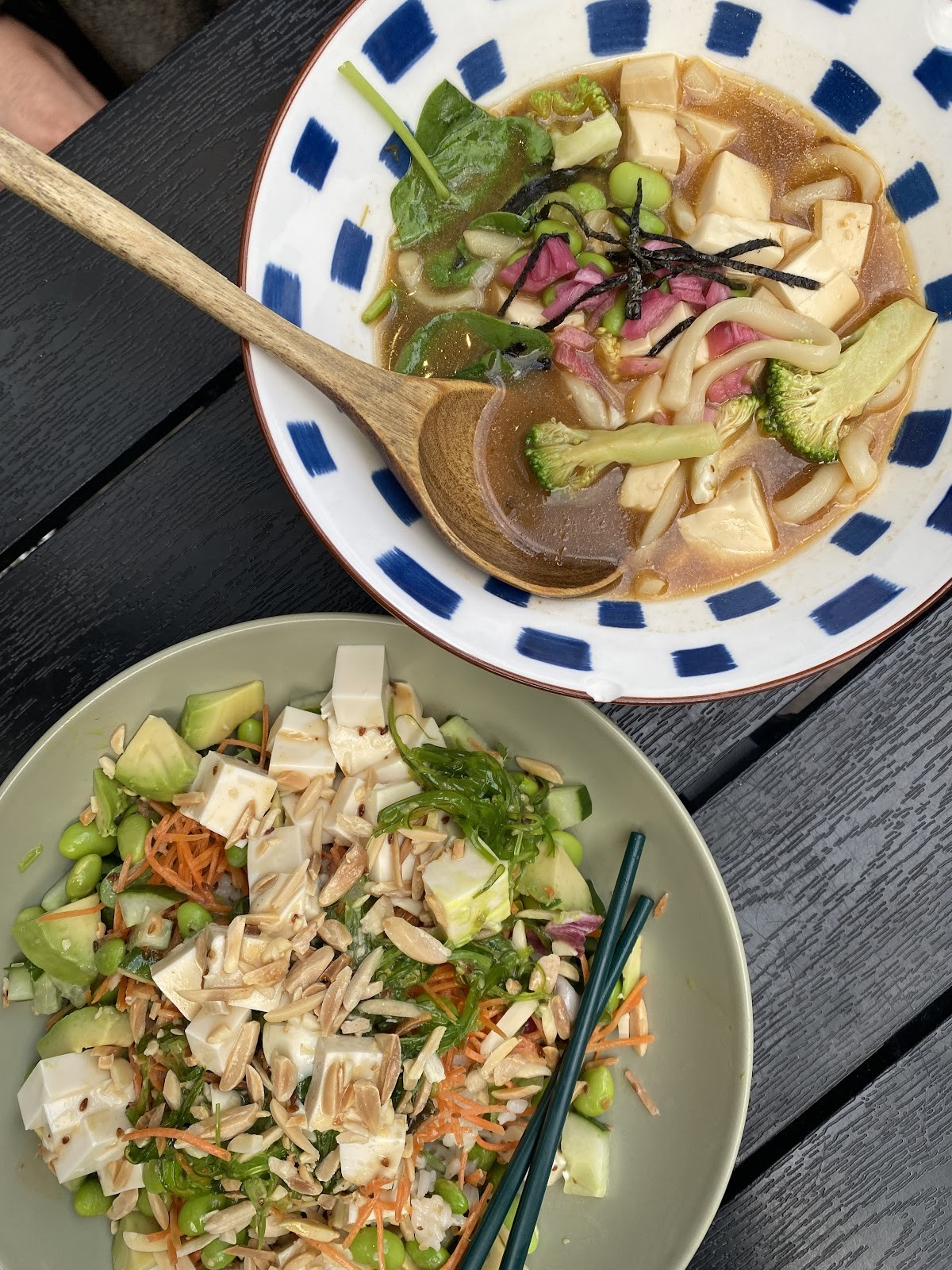 H kitchen: food & drinks