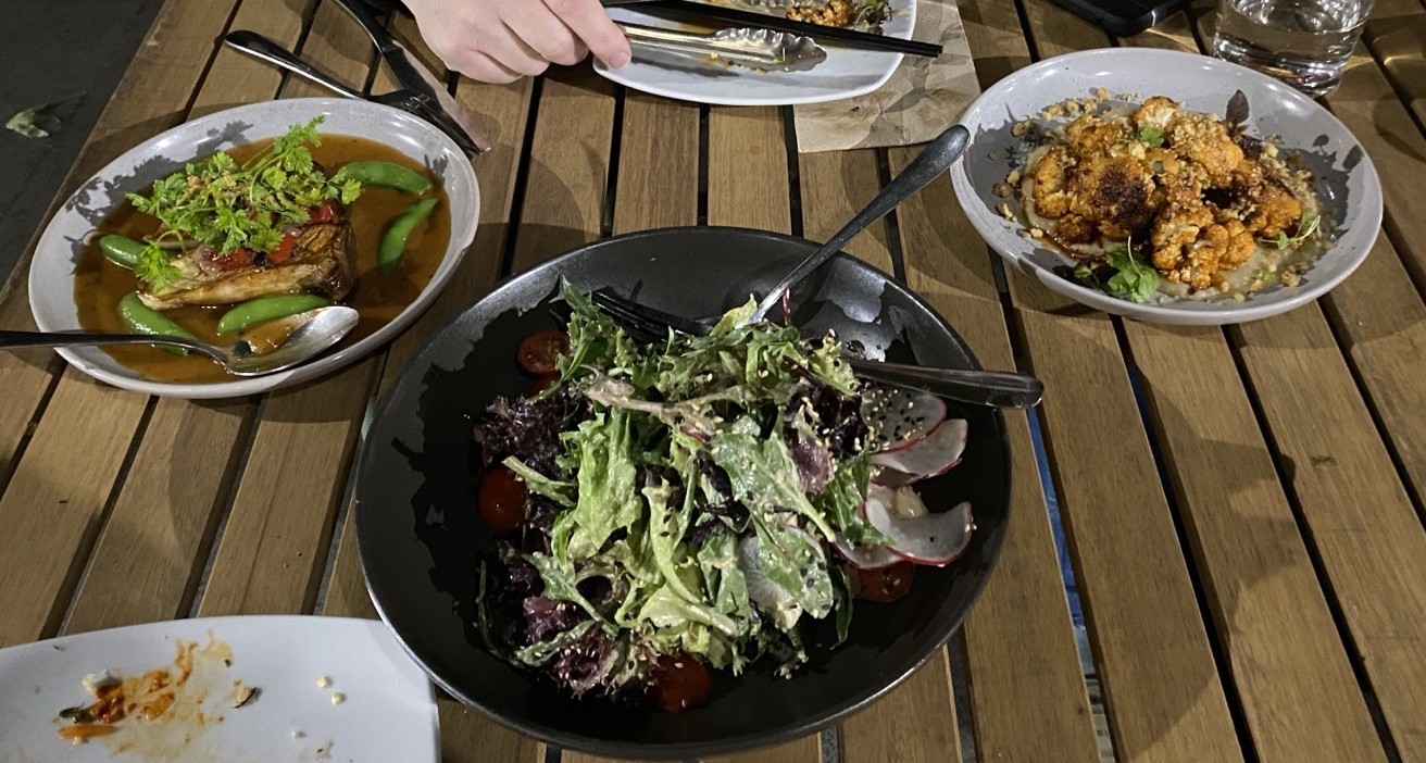 Yulli's: food & drinks