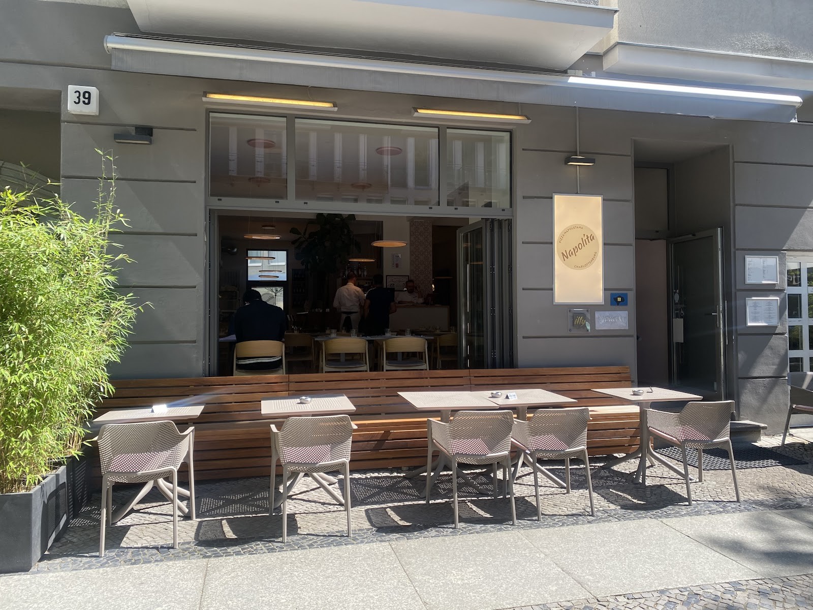 Napolita Kurfürstendamm: the place