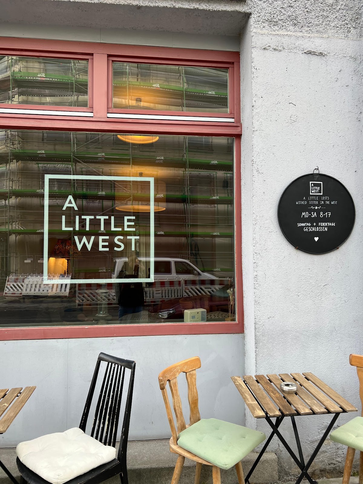 A Little West: the place