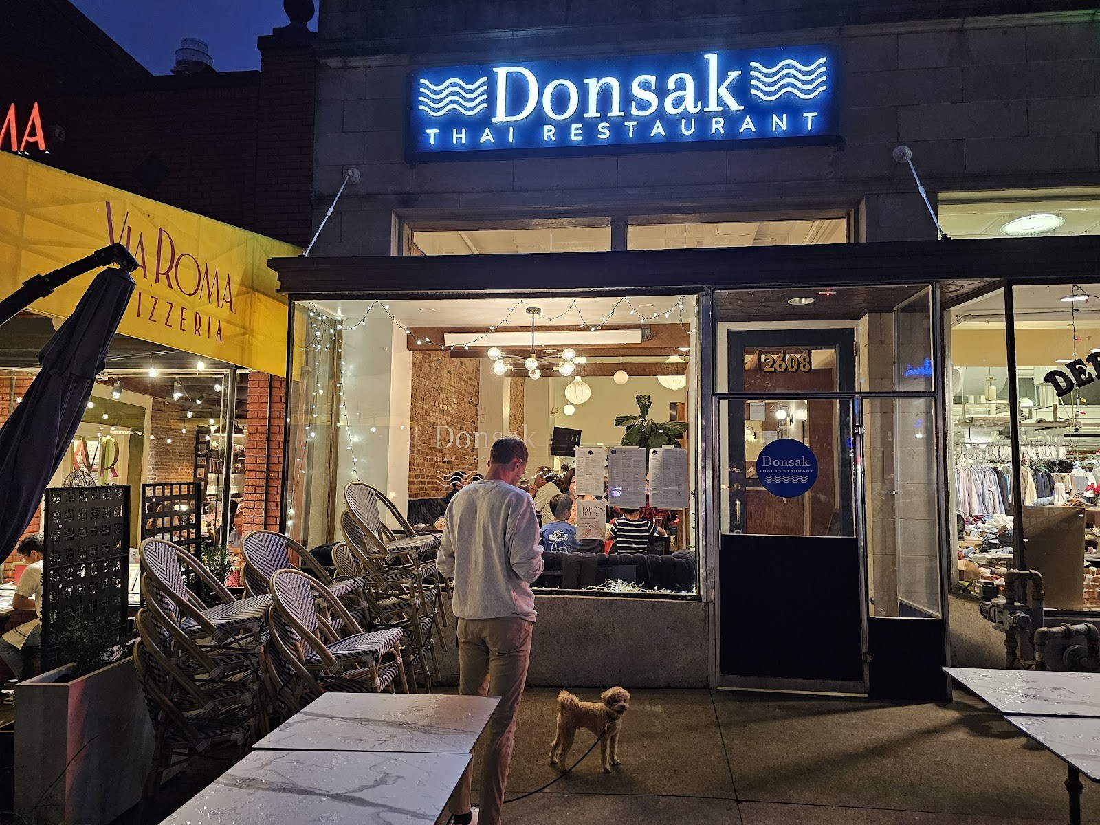Donsak Thai Restaurant: the place