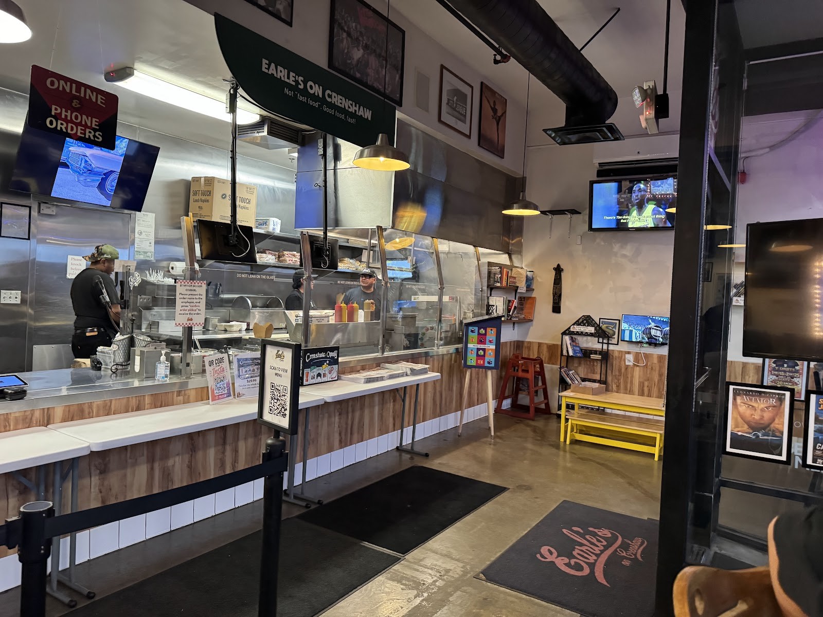 Earle's On Crenshaw: the place