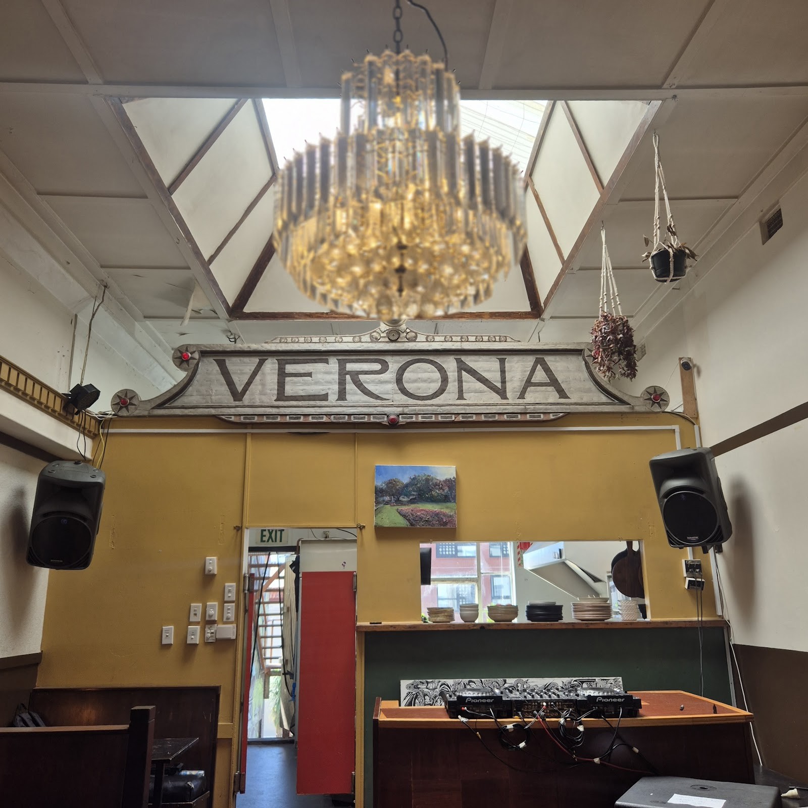 Verona Cafe & Bar: the place