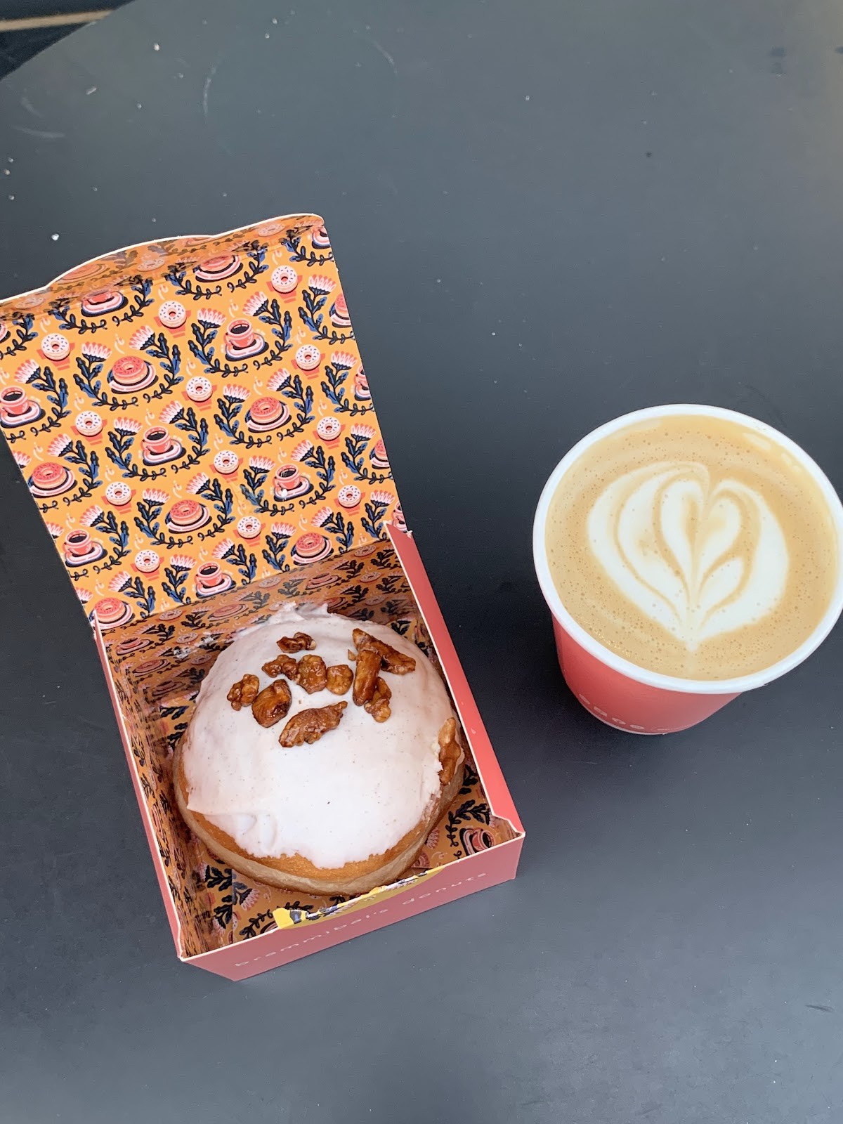 Brammibal's Donuts: food & drinks