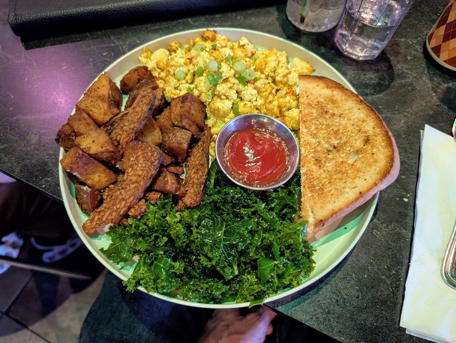 Urban Vegan Kitchen: food & drinks