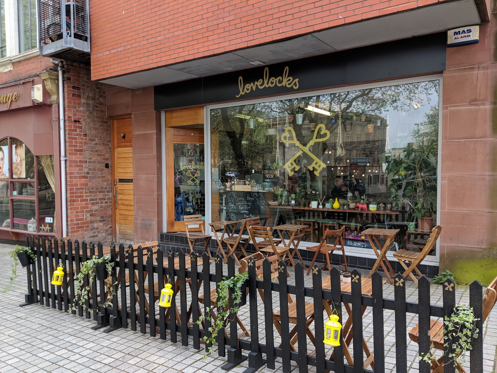Lovelocks Coffee Shop: the place