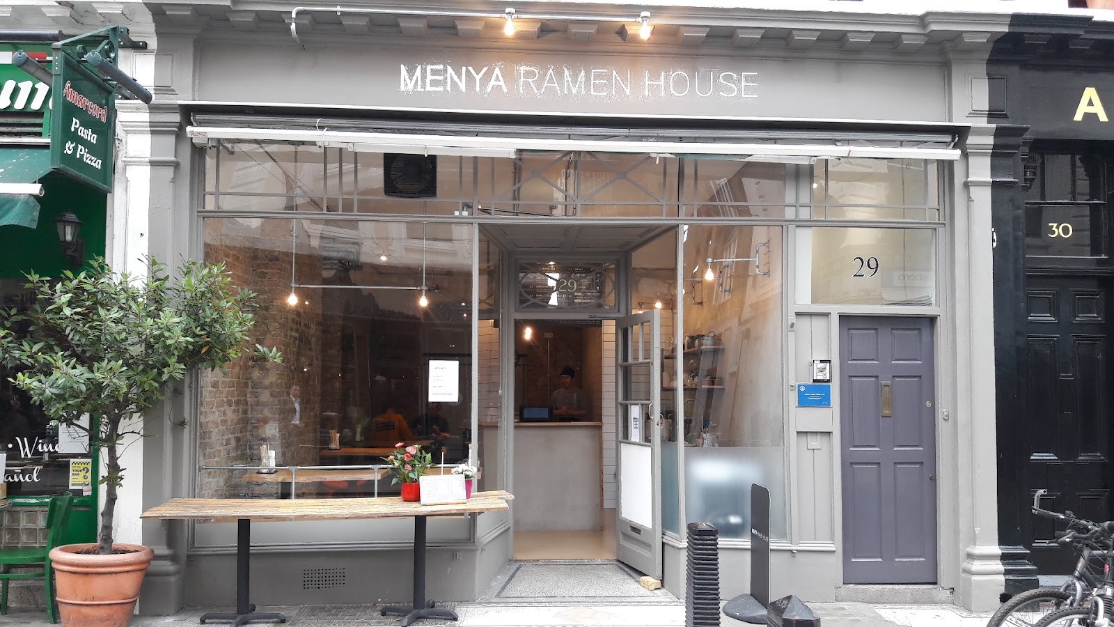 Menya Ramen House: the place