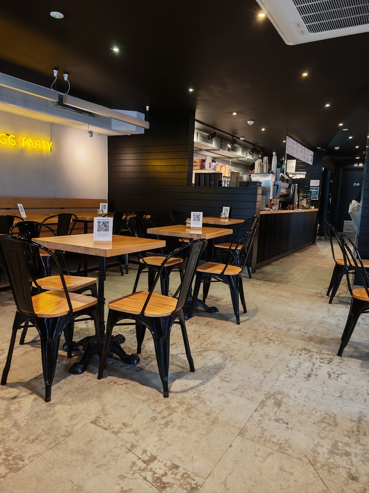 Mad Yolks: the place