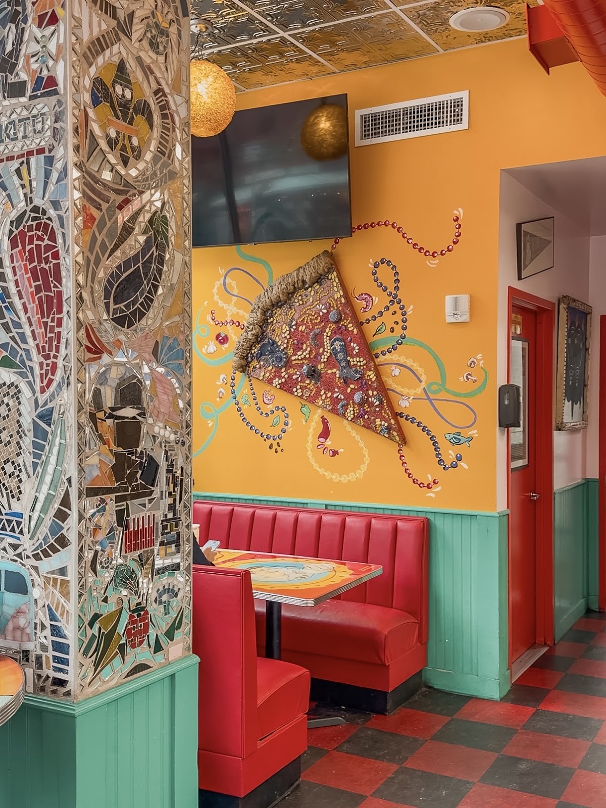 Two Boots Pizza Upper East Side: the place