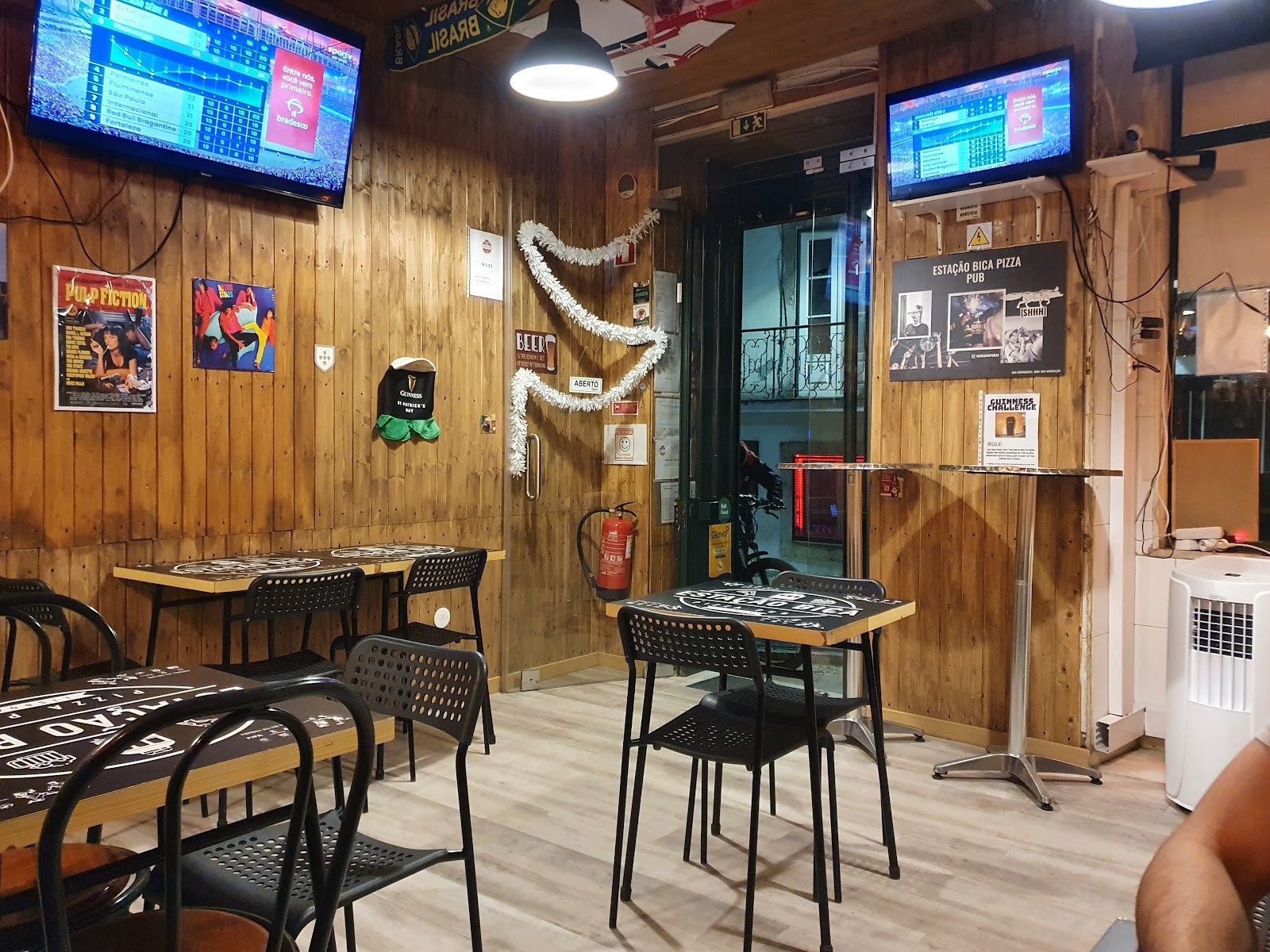Estação Bica Pizza Pub: the place