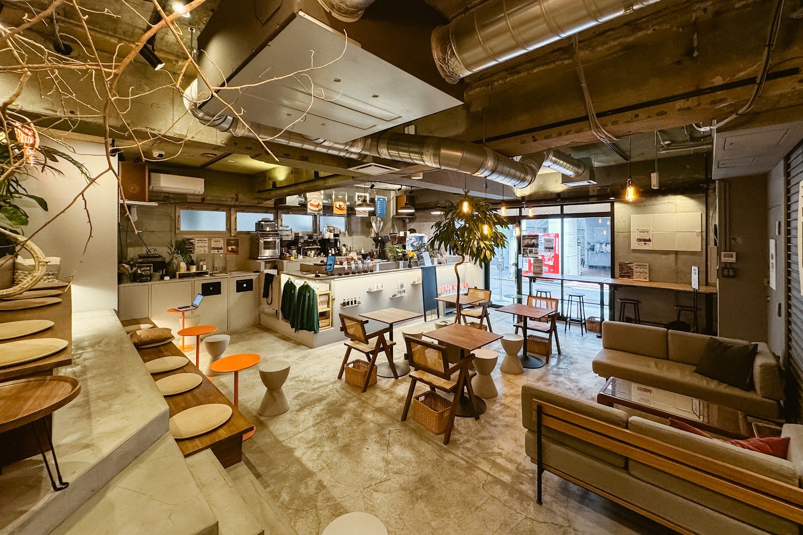 OVER COFFEE HUB (Coffee & Coworking): the place