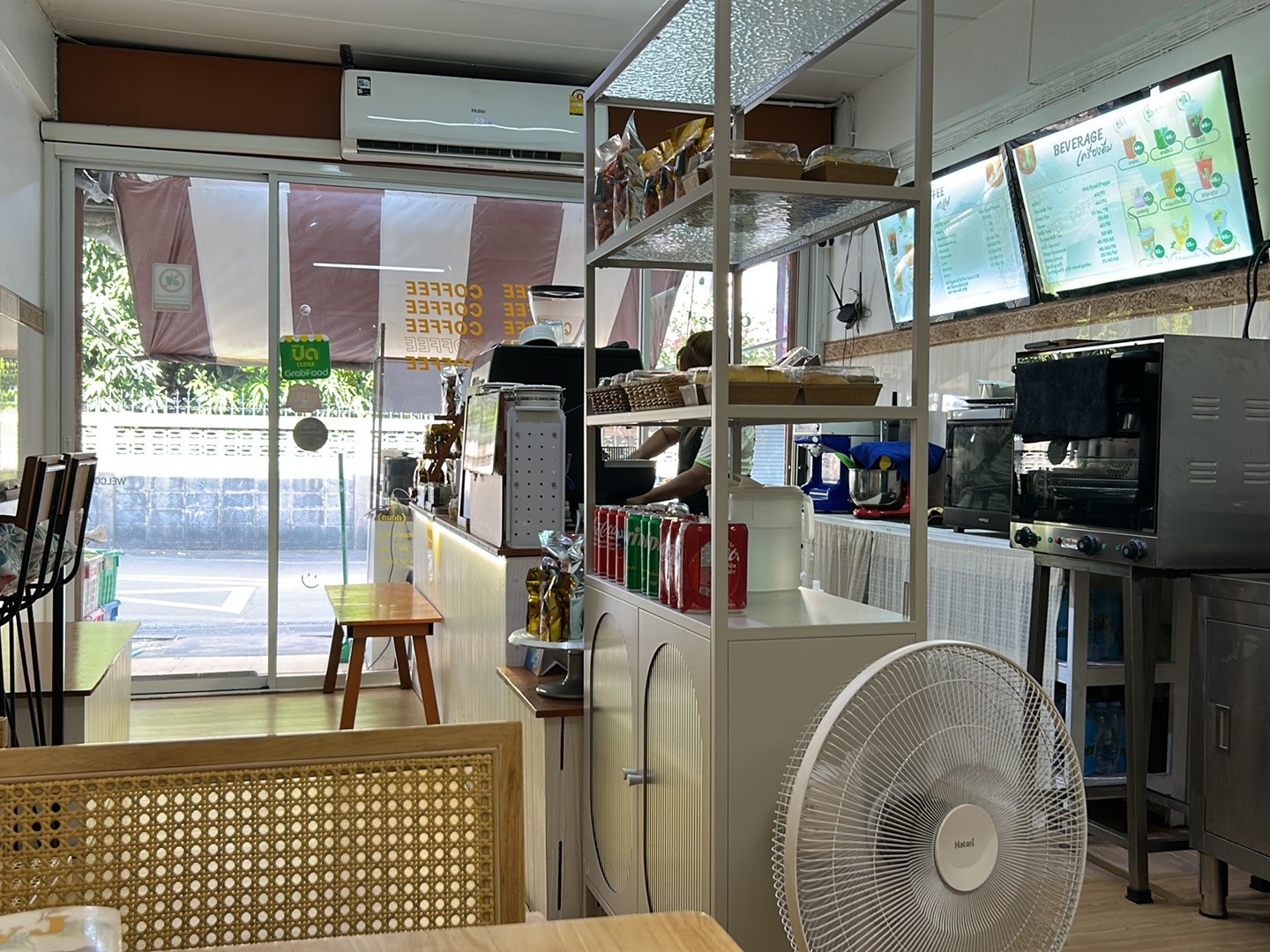 Every j (vegetarian restaurant & coffee bar) เอเวอรี่เจ ร้านอาหารเจและกาแฟสด: the place