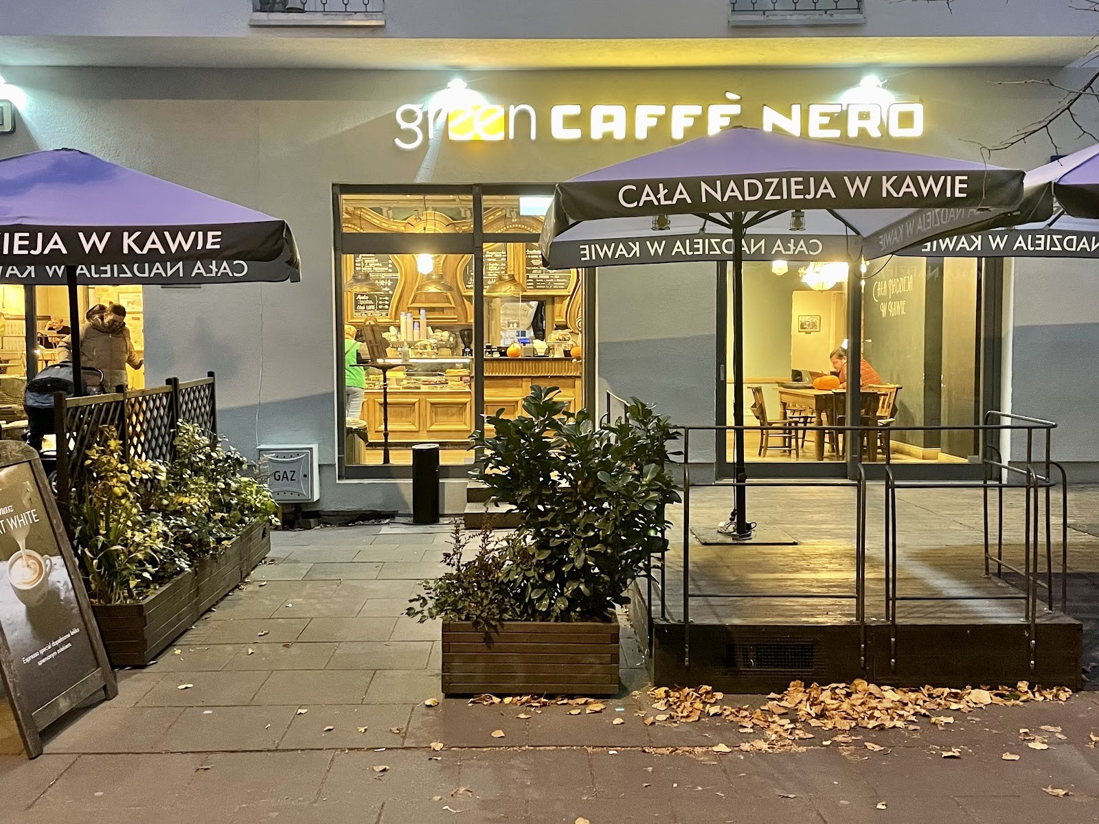 Green Caffè Nero: the place