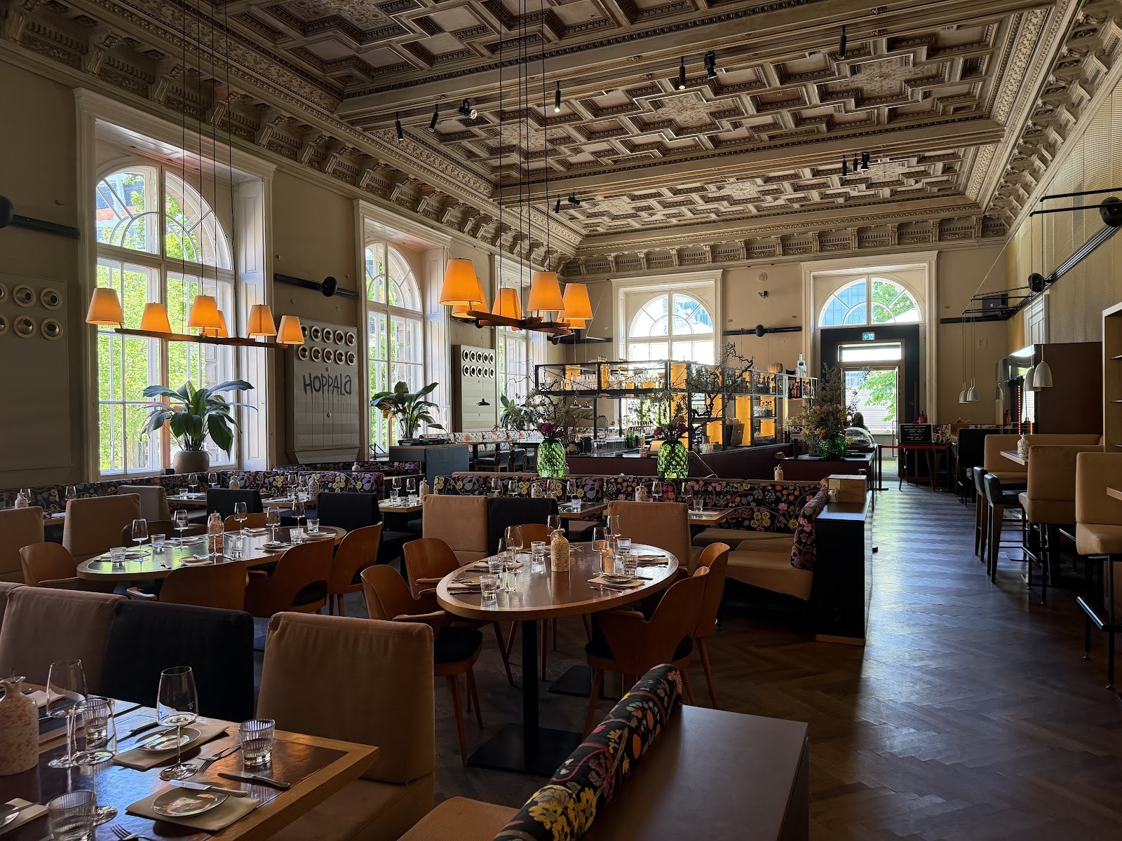 Salonplafond: the place