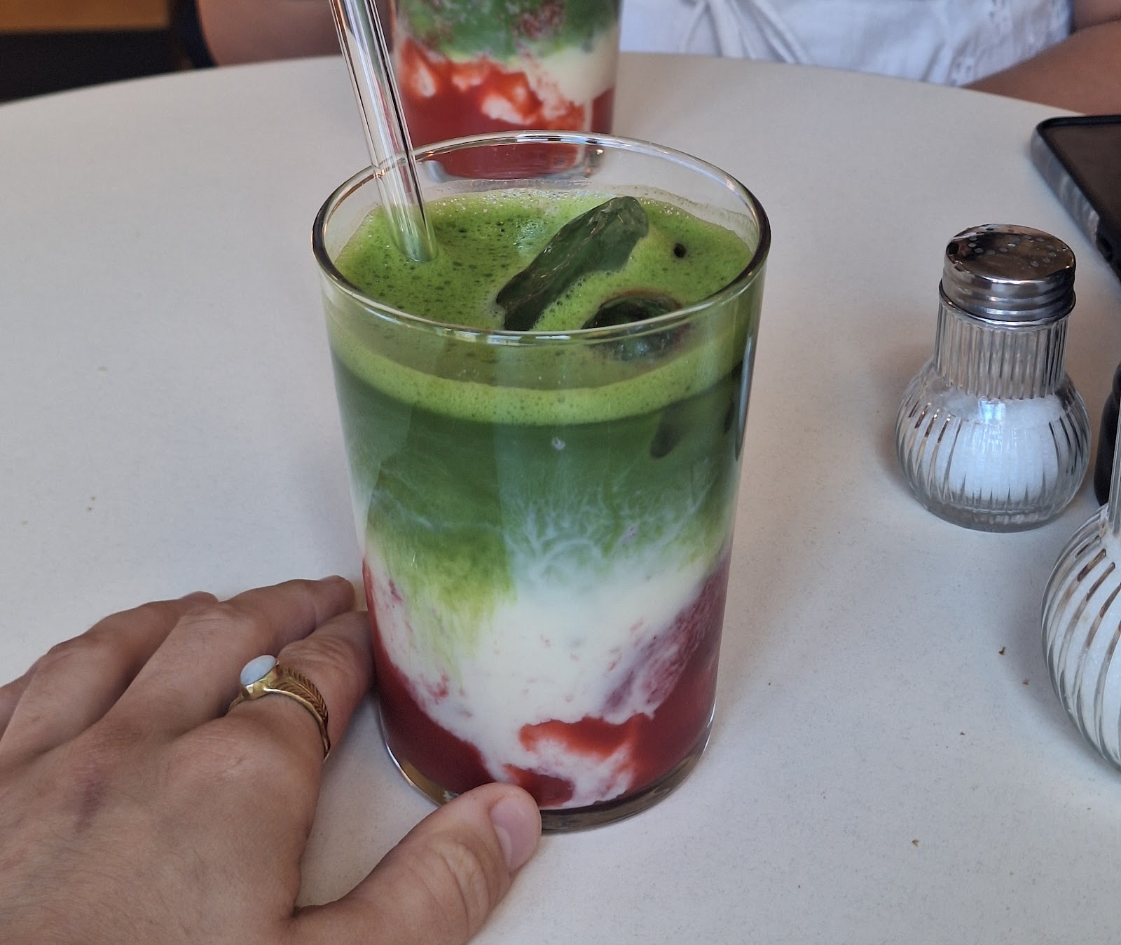 OM NOM NOM CAFÉ: food & drinks