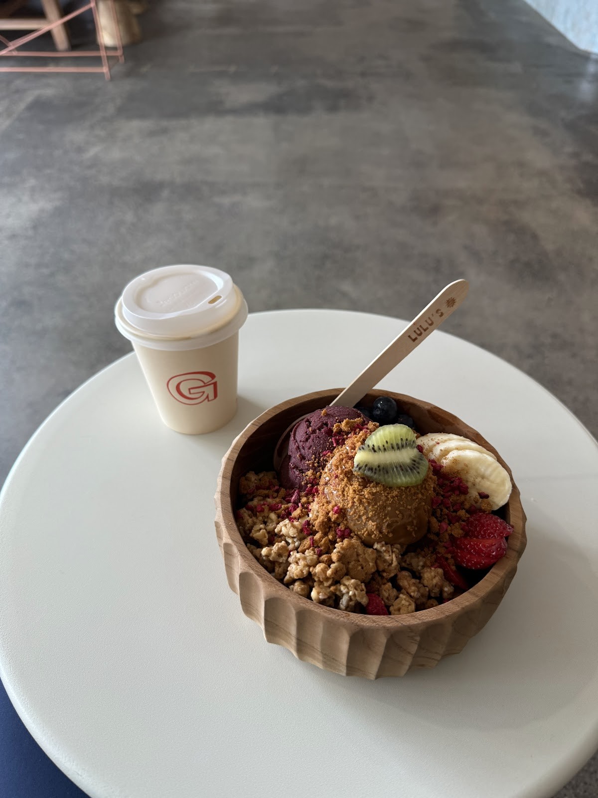 Lulu's Neighbourhood Bowls: food & drinks